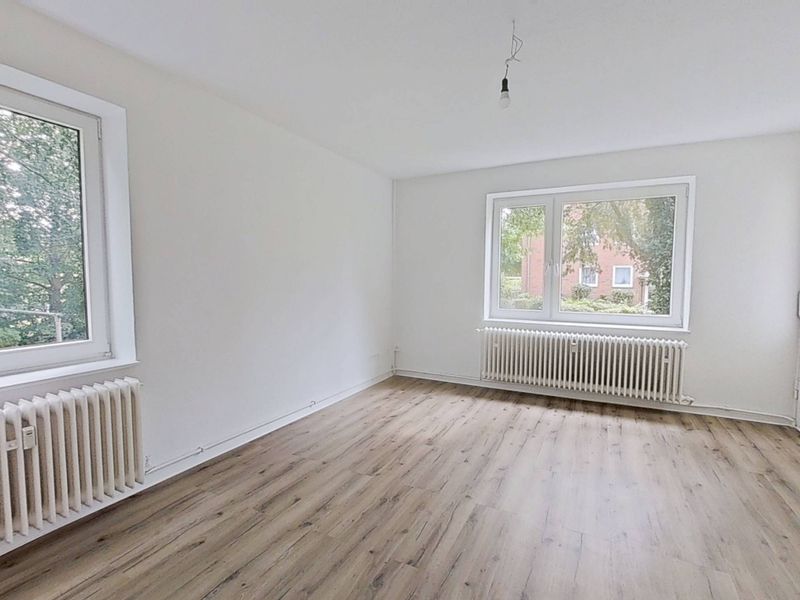 HELLE 3-Zimmer-Wohnung mit BALKON und TAGESLICHTBADEZIMMER